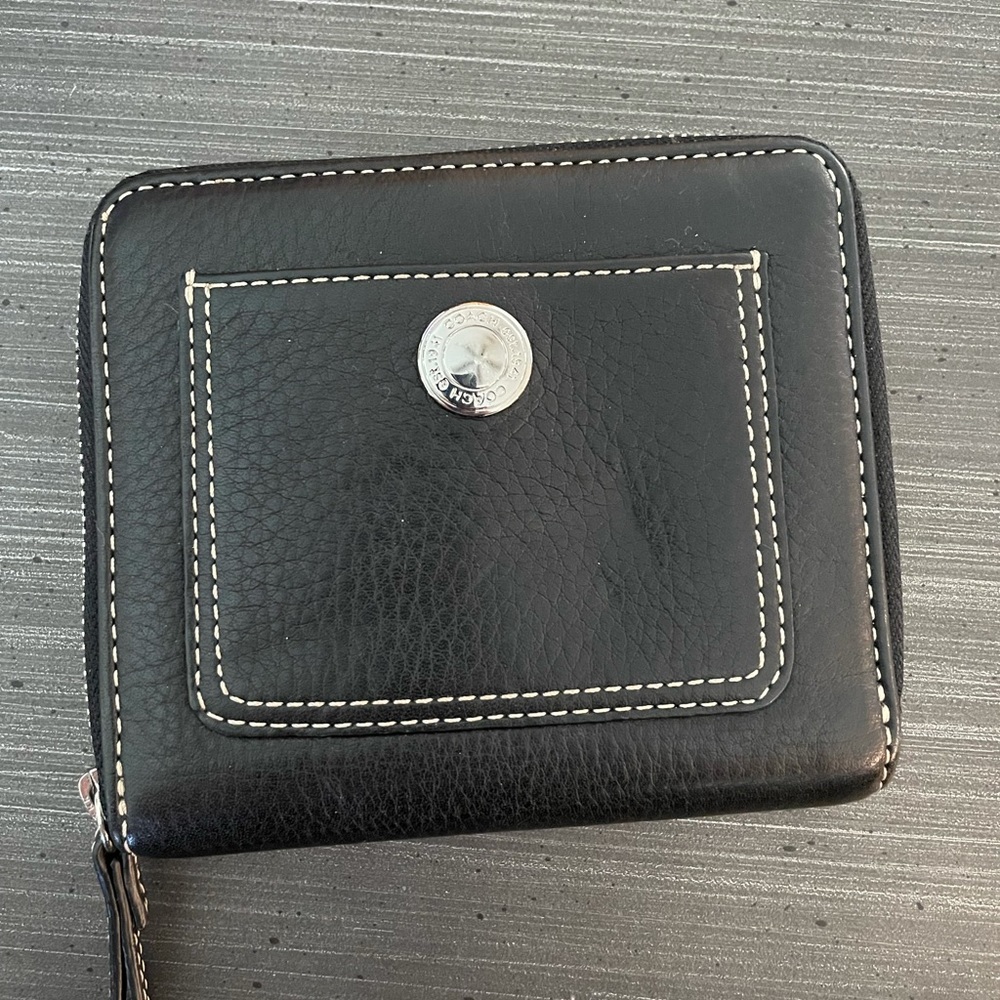 Coach Medium Zip Wallet- Black